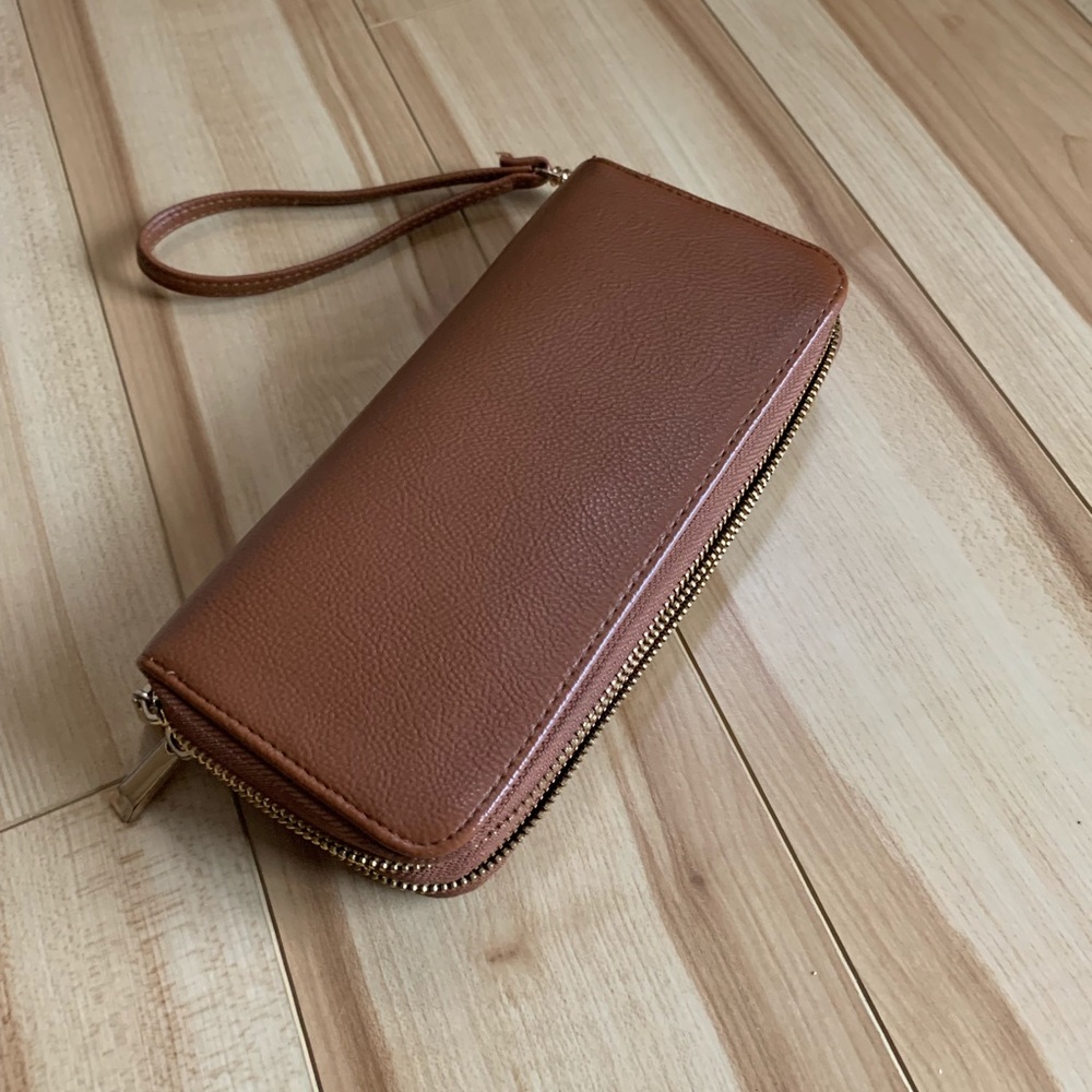 Wristlet wallet